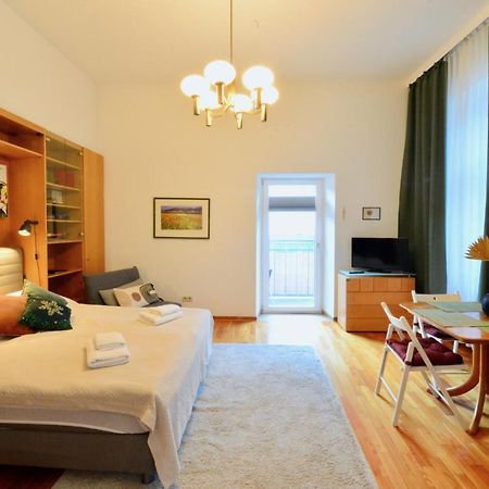 Charming With Balcony In Hip & Trendy Margareten เวียนนา ภายนอก รูปภาพ